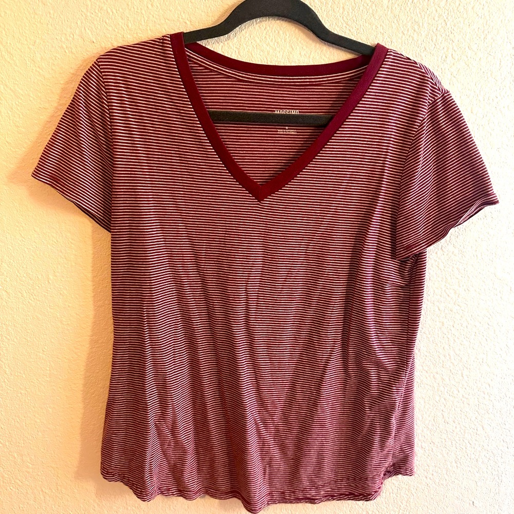 Classic stripped v neck tee